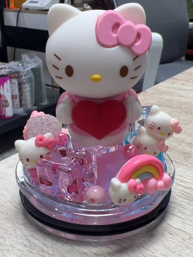 Hello Kitty Topper