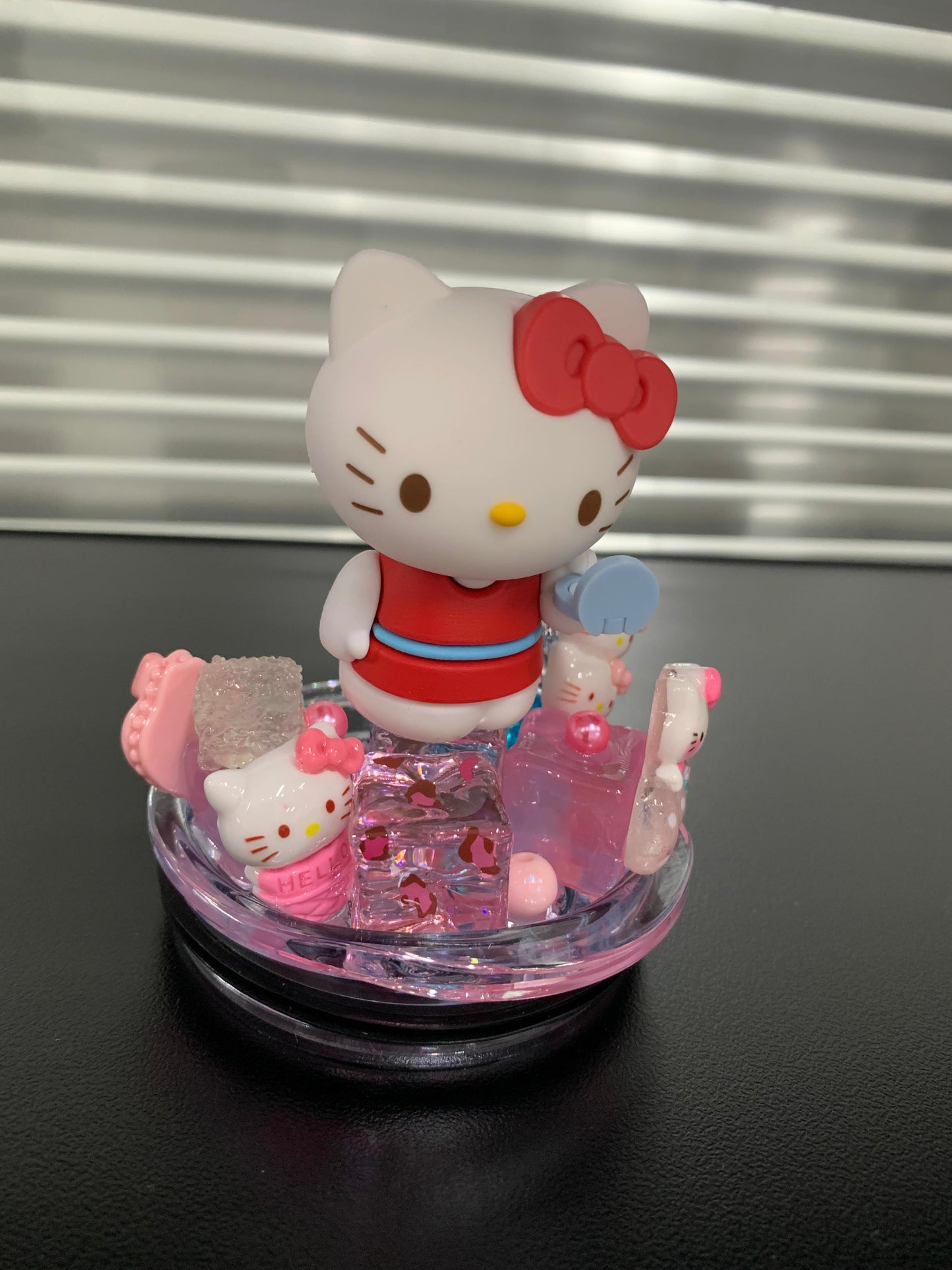 Hello Kitty Topper